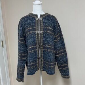 Women’s Blue and Tan Patterned Cardigan